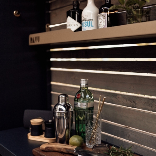 Outdoorbar Cocktailbar mit Flaschenregal