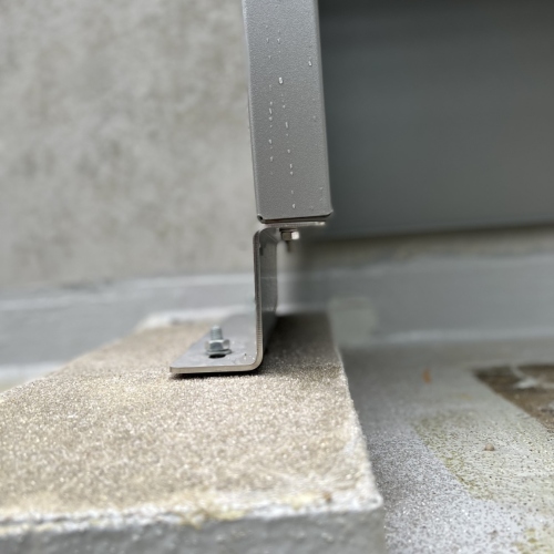 Montageelement Edelstahl mit Fundament